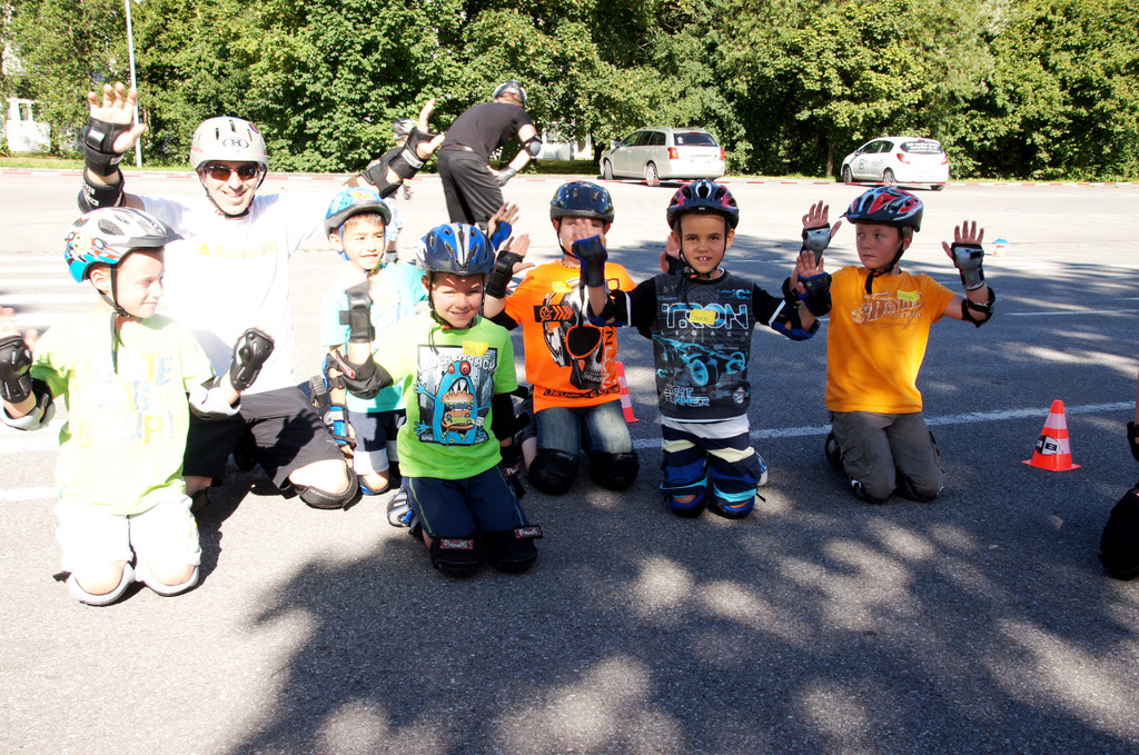 Markus Preiss mit seiner Skater-Truppe.JPG