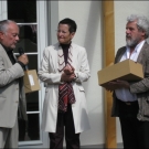ORF Landesdir. Burtscher übereicht DVDs an LR Dr. Grete Schmid, re. Walter Fink