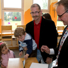 ... zur Stimmabgabe. So lernt man Demokratiebewusstsein.