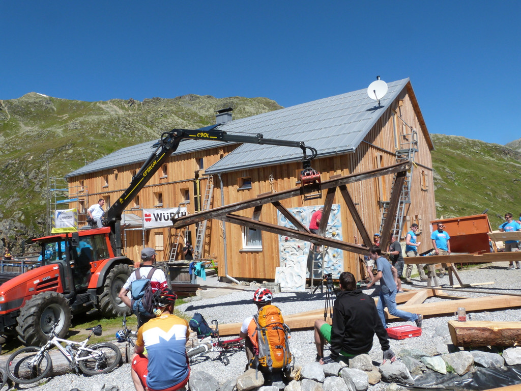 2014-07 NHH Fassade Balken alt.JPG