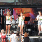 Musikpräsentation  auf dem Vorplatz