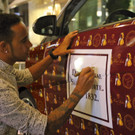 Lewis Hamilton signiert Sacher Smart.jpg