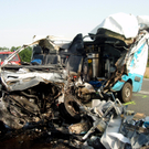 Klein-Lkw prallte in NÖ gegen Sattelschlepper
