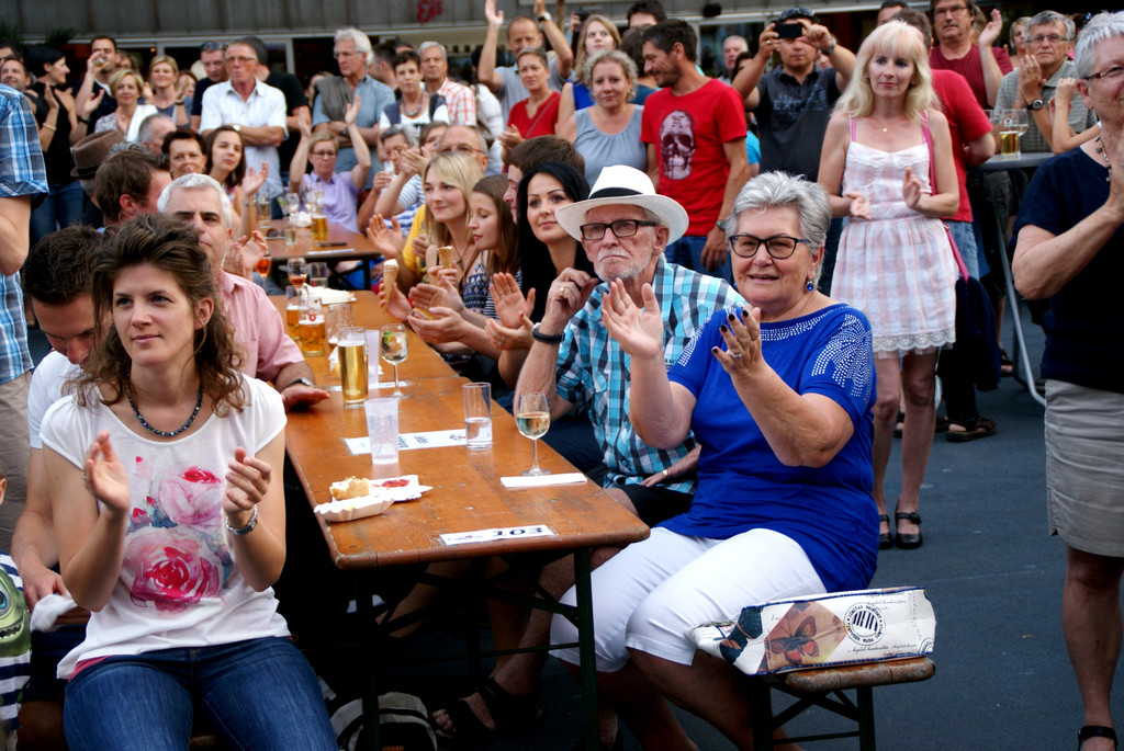 Es wurde flei__ig mitgeklatscht.JPG
