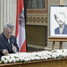 Kondolenz für Barbara Prammer im Parlament: Heinz Fischer und Minister