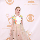 Gleiches gilt für Kiernan Shipka. Ihr Kleidchen von Delpozi ist ein Spur zu elfenhaft für den Red Carpet.