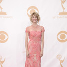 Laura Dern hätte vielleicht ein Kleid wählen sollen, das nicht komplett Zuckerlrosa ist.