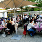 Genussvolle Stimmung im Moritz-Garten.JPG