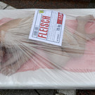 Protest in Wien: Nackte Tierschützer ließen sich als Fleisch verpacken