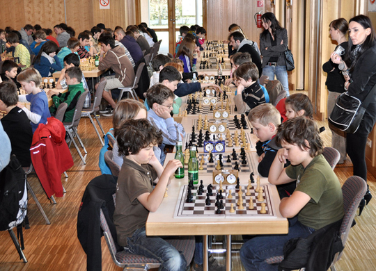 Schulschach13Saal_jpg-1272381050