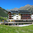 Alpengasthof Gruener_Aussenansicht_Sommer_2.jpg