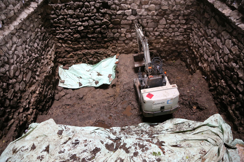 KOE_Tostner Burg Ausgrabungen 2.jpg