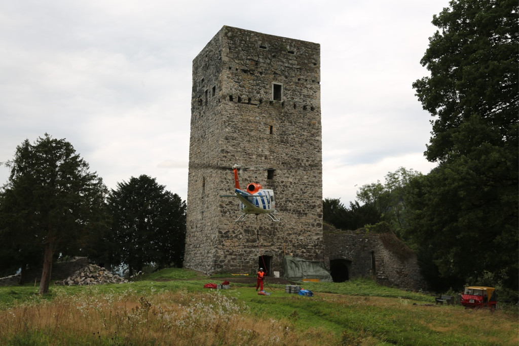 KOE_Tostner Burg Ausgrabungen 10.jpg