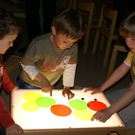 Schüler bauen Fördermaterialien für Kinder