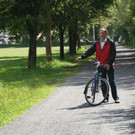 Bestehender Radweg wird asphaltiert.JPG