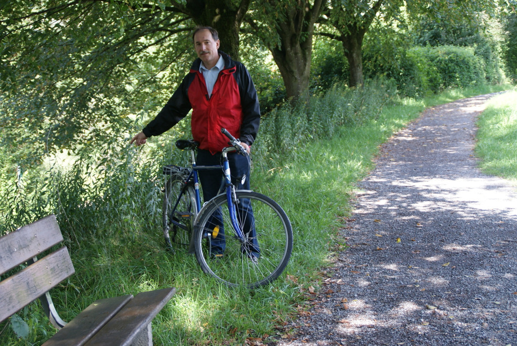 Weiterf__hrung Schrebergarten mit __berquerung Erddamm.JPG