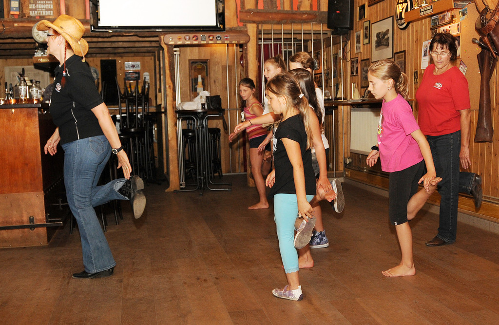 Linedance 21-08-2014 25.jpg
