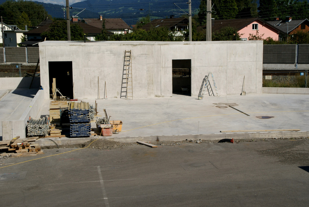 Der Neubau ist in vollem Gange.JPG