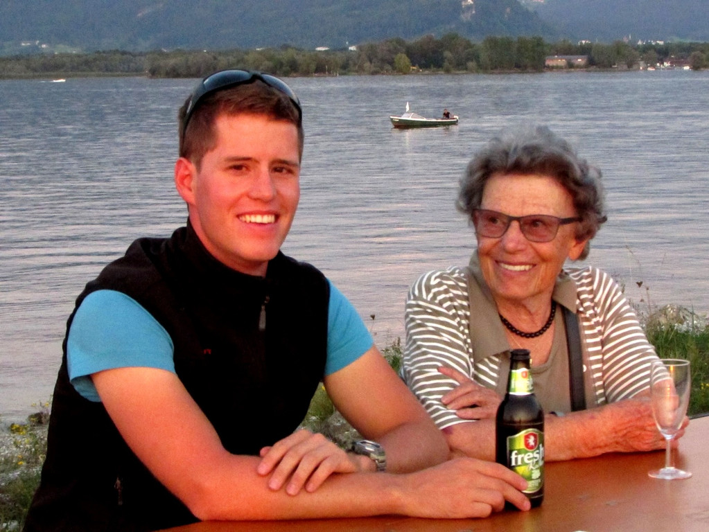 Sonnenuntergang Aug 201434 Fabian und Oma Lydia.jpg