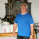Alfred Bolter ist stolz auf seine Kapelle.JPG