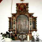 Der Altar ist aus dem Jahre 1693 erhalten.JPG