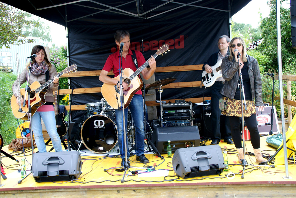 Die Band Welcome unterhielt die G__ste beim Fest.JPG