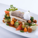 939_theresa-huchenfilet-mit-erdaepfelmousse-gemuese-zitronenschaum-und-powidl-rotweinsauce.jpg