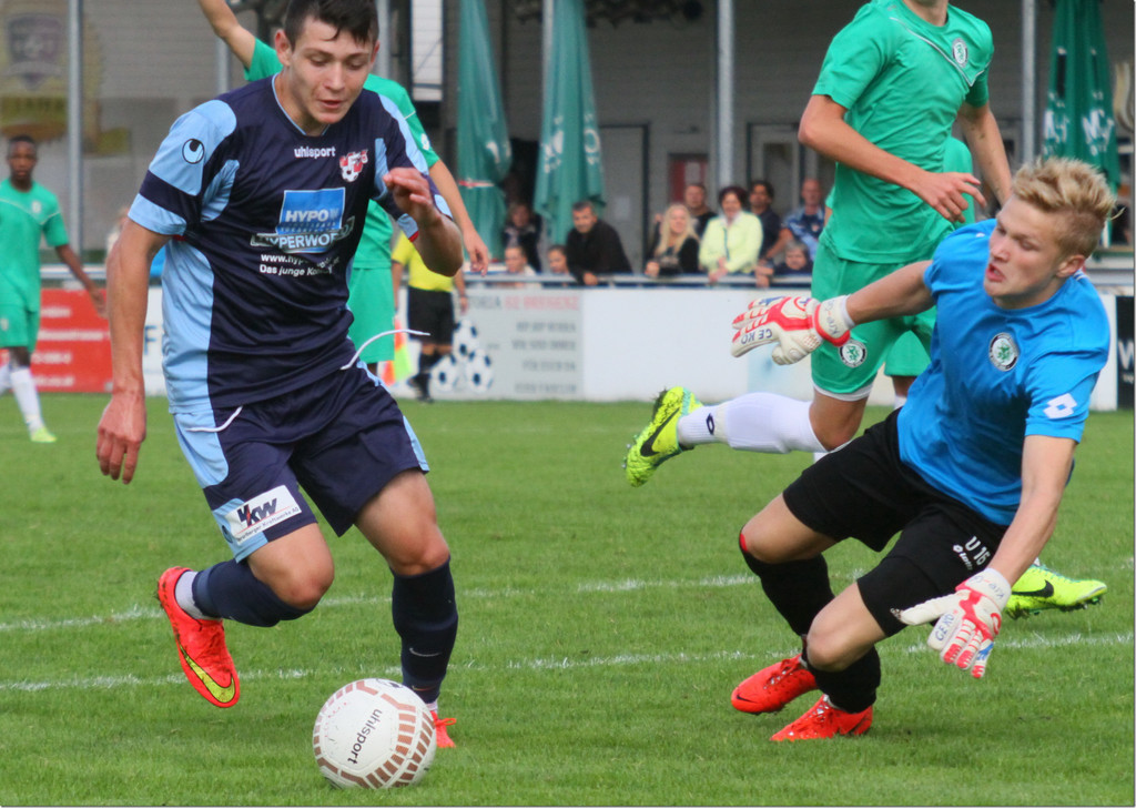 daniel bjelica erzielt das Tor zum eins zu zwei in dieser szene foto luggi knobel.jpg