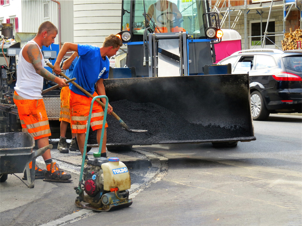 BK_Strassenbelagssanierung Ru__thi 8.JPG