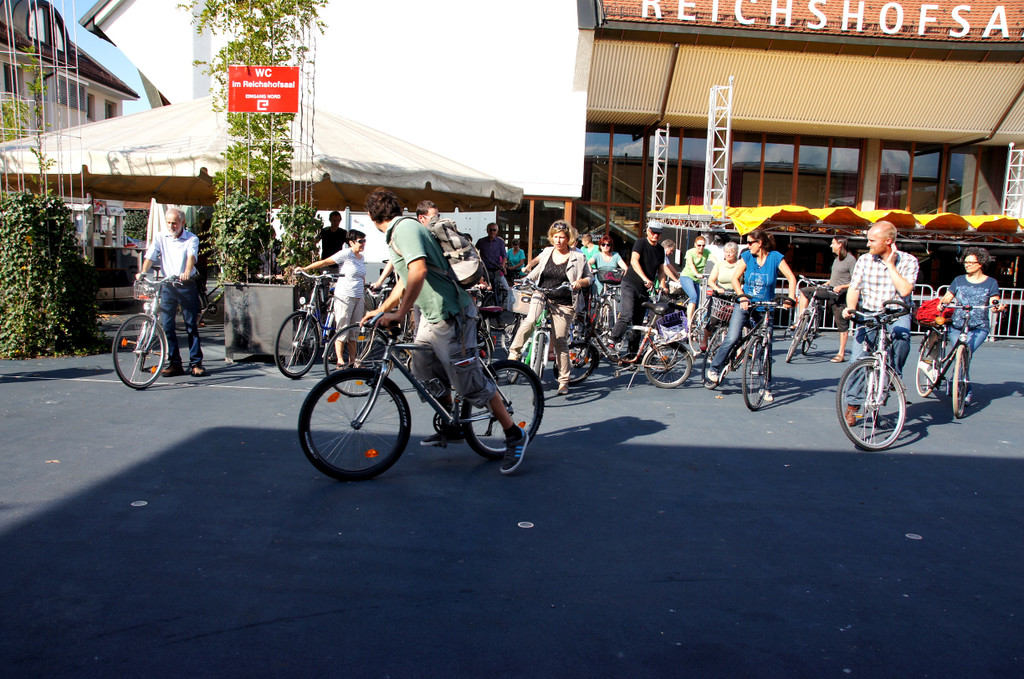 Abfahrt vom Kirchplatz.JPG