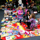 Ein kunter-bunter Kinderflohmarkt.JPG