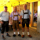 Herbert_ Josef_ Peter_ z__nftige Lederhosn zum Heurigen.JPG