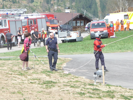 Rettung2 _4__JPG-1272660043