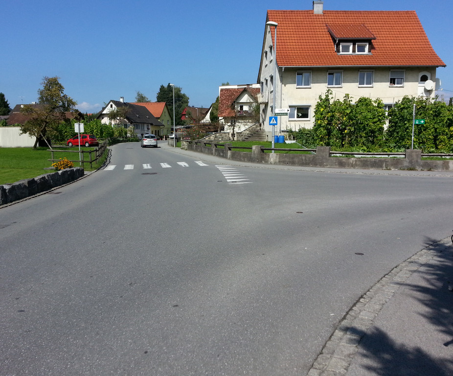 Der __berbreite Kreuzungsbereich Br__ndlestra__e wird verschm__lert.jpg