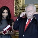 Goldener Rathausmann als Anerkennung für Conchita Wurst